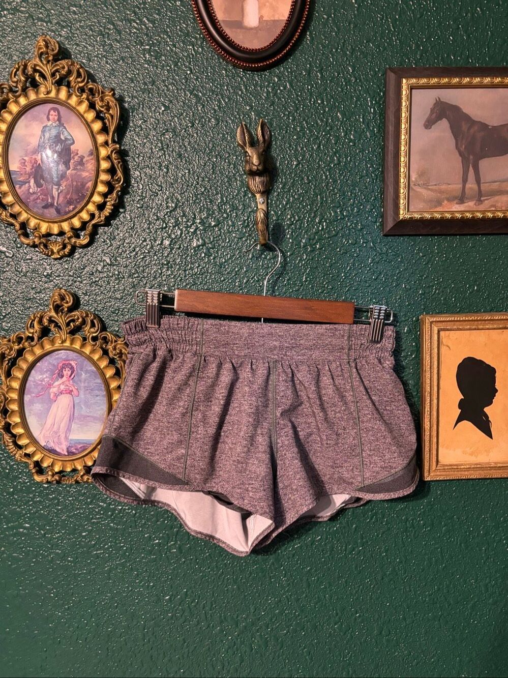 Lululemon Gray 2.5” Low Rise Hotty Hot Shorts Size 6